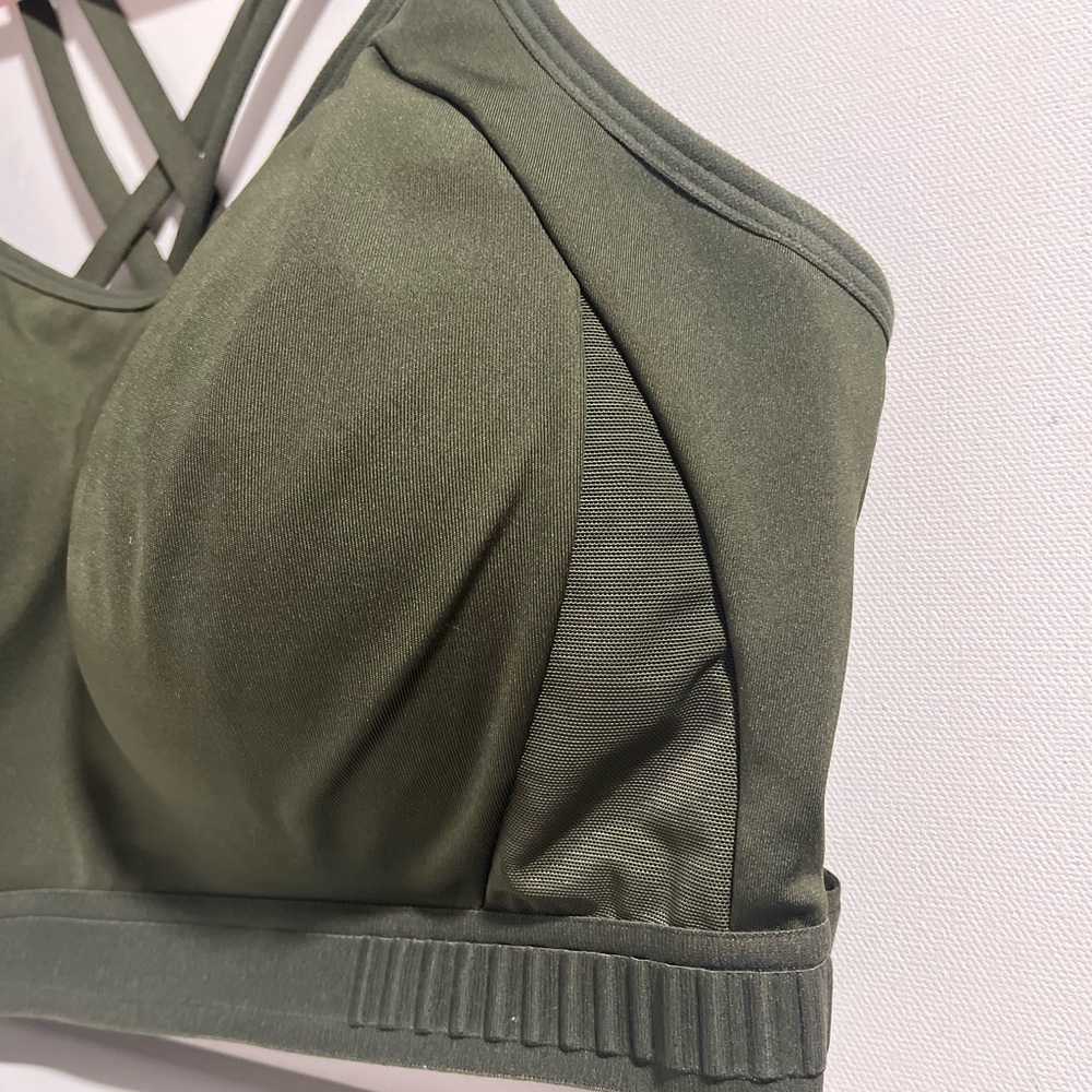 NWT XL Women's Olive Green crisscross Strappy Sports Bra all in motion pads - Picture 7 of 14